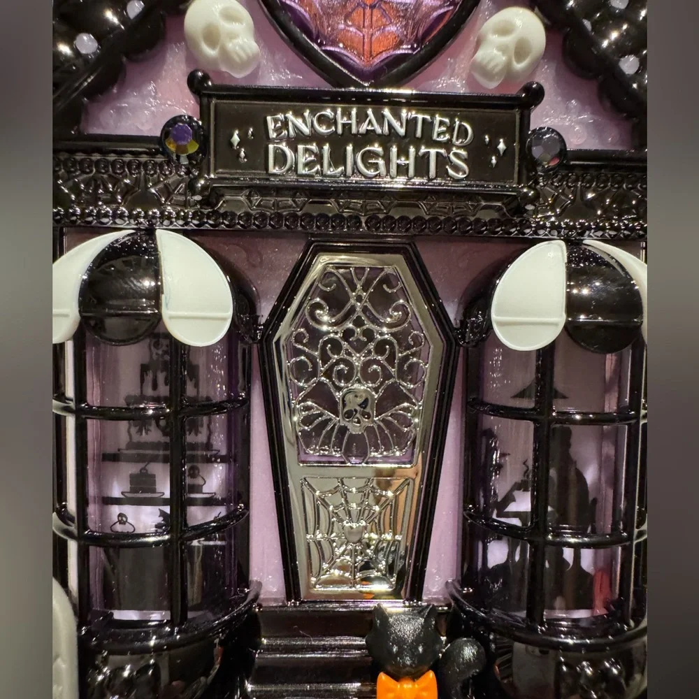 Bath & Body Works - Haunted House Projector - Wallflowers Home Fragrance Plug - Picture 5 of 11